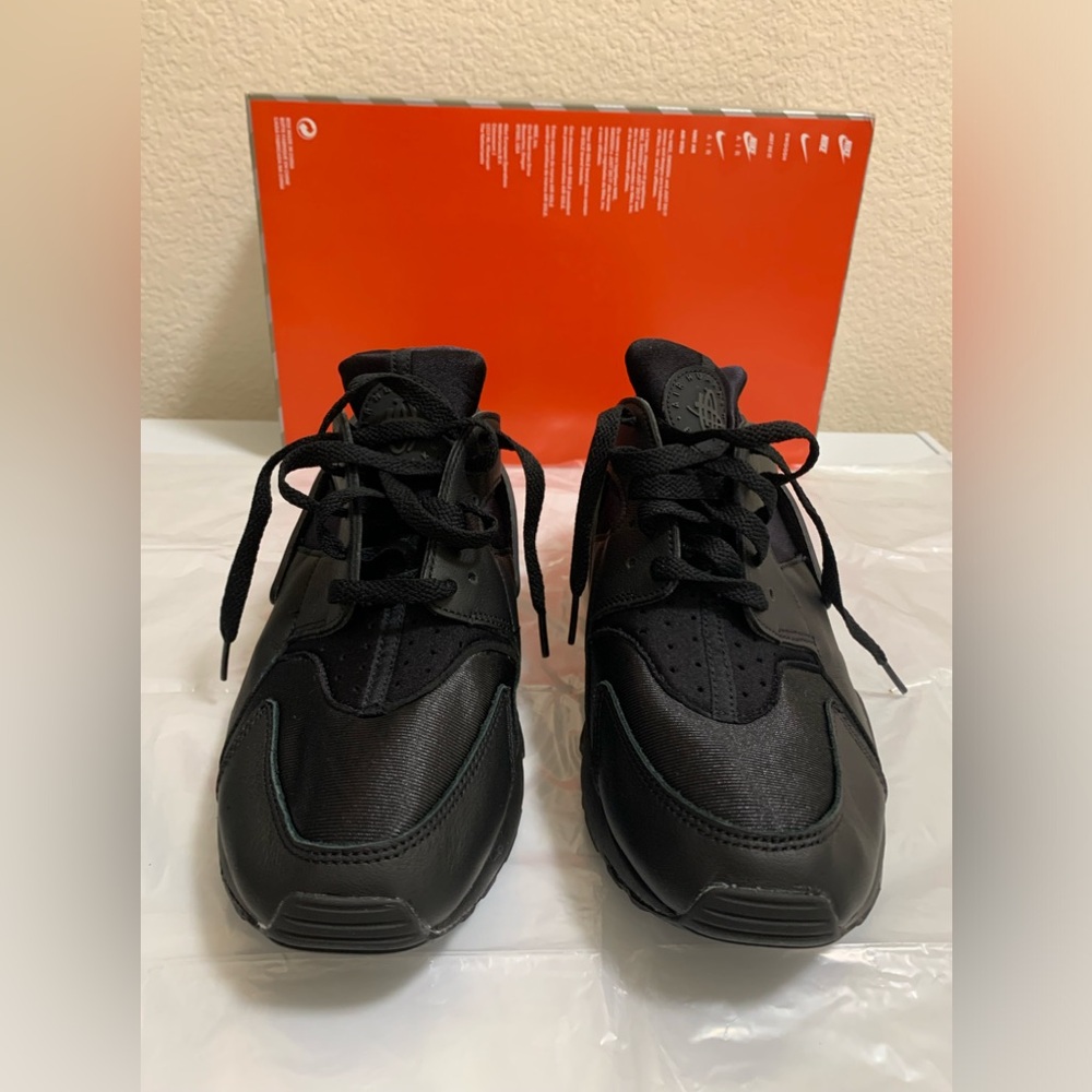 Nike Huarache triple black womens size 12 mens size 10.5